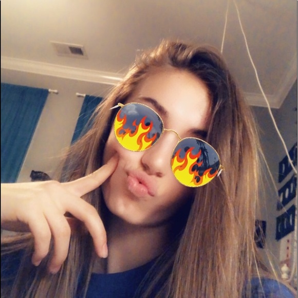 Meet your Posher, Courtney - Picture 1 of 1